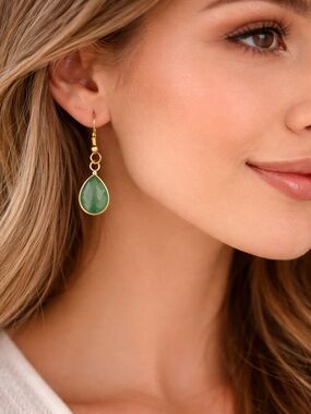 Vintage 2 tone Gold Teardrop Green Aventurine Stone Dangle Earring